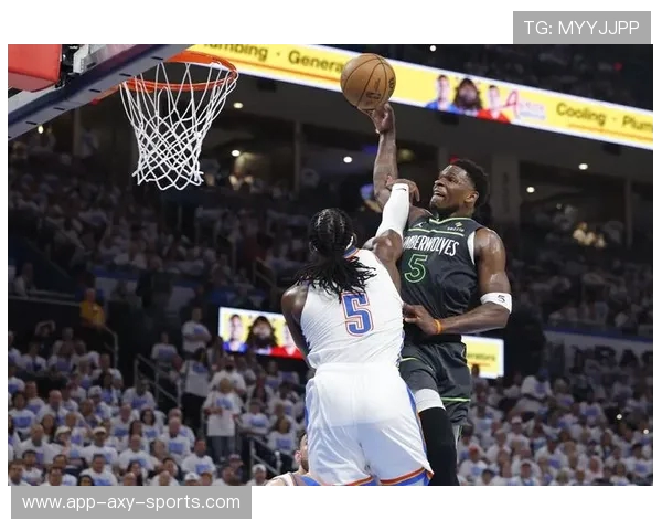 森林狼全力迎战雷霆 展现年轻实力与团队配合的激烈对决