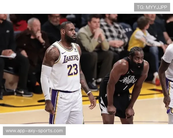 洛杉矶湖人队迎战强敌，全力以赴力求胜利再创辉煌