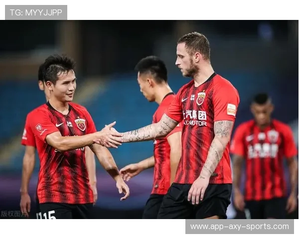 快船与开拓者激战正酣比分胶着引发球迷热议
