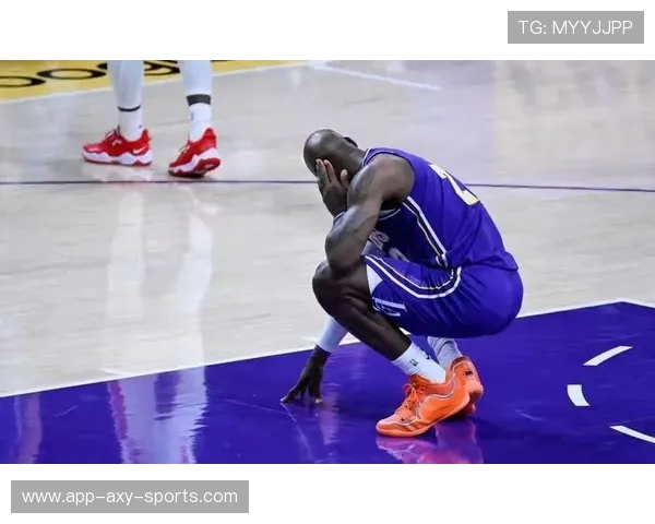 火箭与湖人激战正酣NBA赛场上演精彩对决引发球迷热议 火箭与湖人激战正酣NBA赛场上演精彩对决引发球迷热议